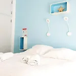 Sandycamps Surf House *