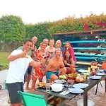 Pensjonat Sandycamps Surf House *