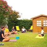 Pensjonat Sandycamps Surf House *
