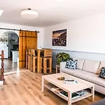 Pensjonat Sandycamps Surf House *