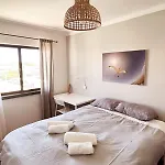 Sandycamps Surf House Pensjonat *