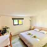 Pensjonat Sandycamps Surf House