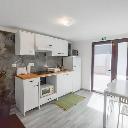 Sandycamps Surf House * Baleal