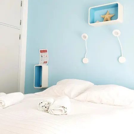 Sandycamps Surf House *