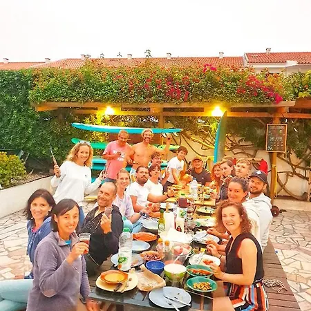 Sandycamps Surf House בית הארחה