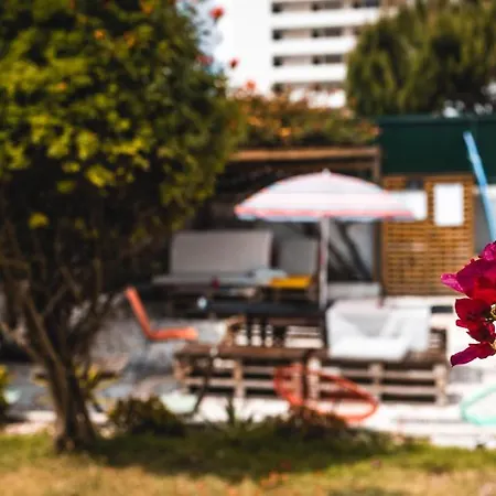 Sandycamps Surf House Гостевой дом *