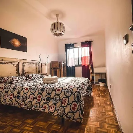 Sandycamps Surf House *