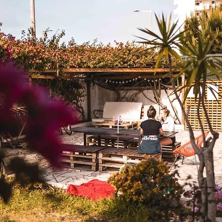 Sandycamps Surf House Gasthof *