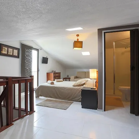 Sandycamps Surf House בית הארחה בליאל