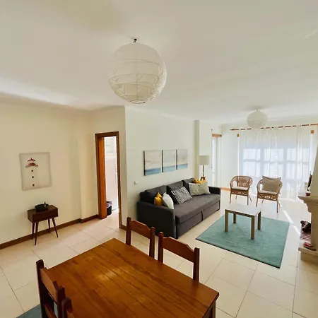 Gasthof Sandycamps Surf House Baleal