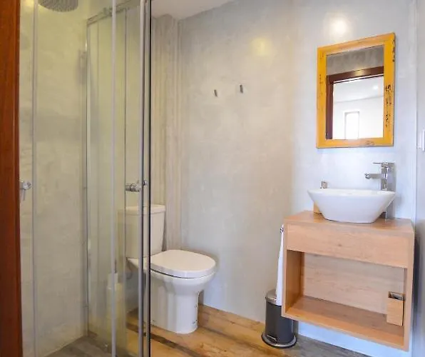 Sandycamps Surf House בית הארחה *