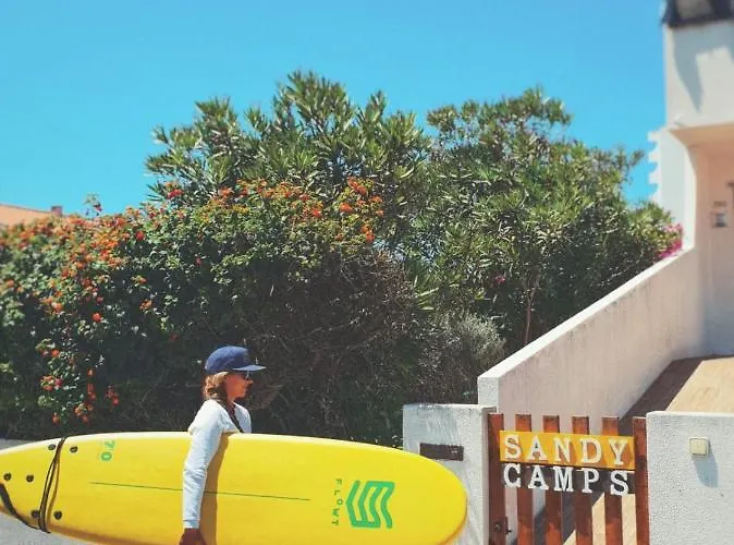 Sandycamps Surf House *