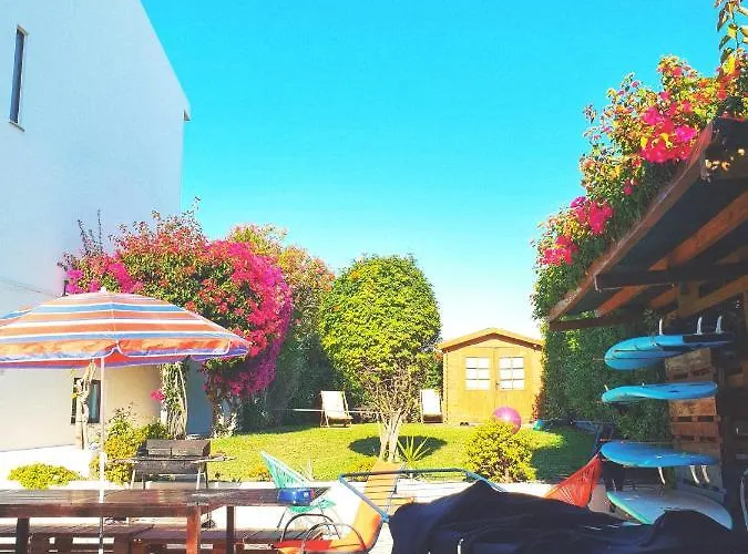 Pensjonat Sandycamps Surf House