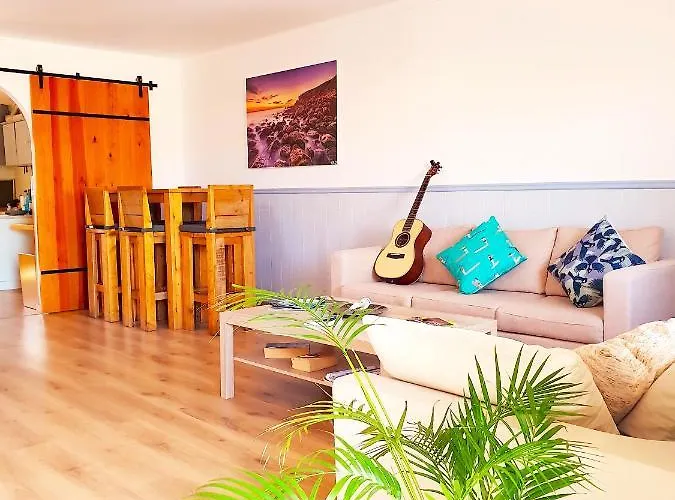 בית הארחה Sandycamps Surf House בליאל