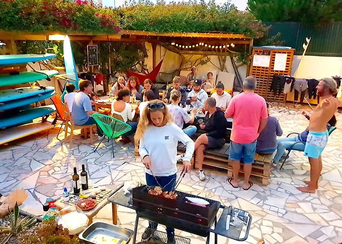 Sandycamps Surf House * בליאל