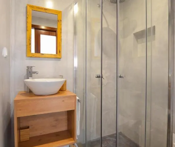 Sandycamps Surf House Penzion Baleal
