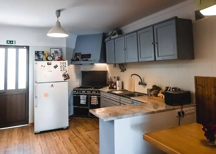 Sandycamps Surf House * בליאל