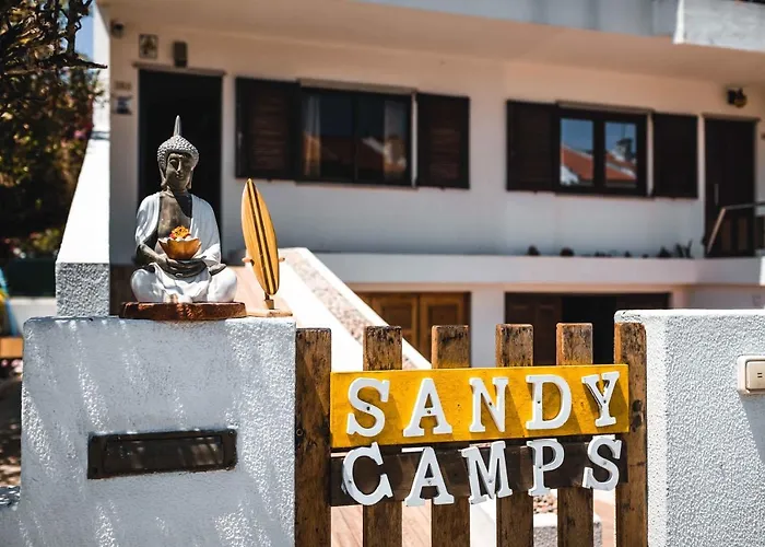 Sandycamps Surf House בליאל