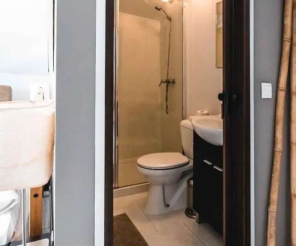 Sandycamps Surf House בליאל