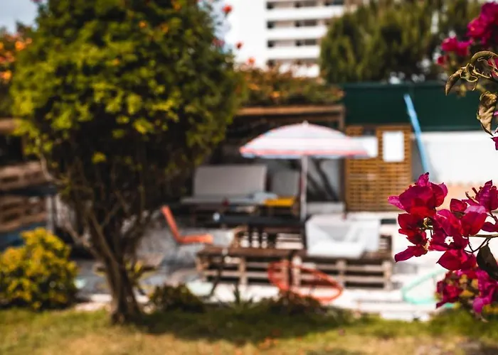 Sandycamps Surf House בית הארחה *