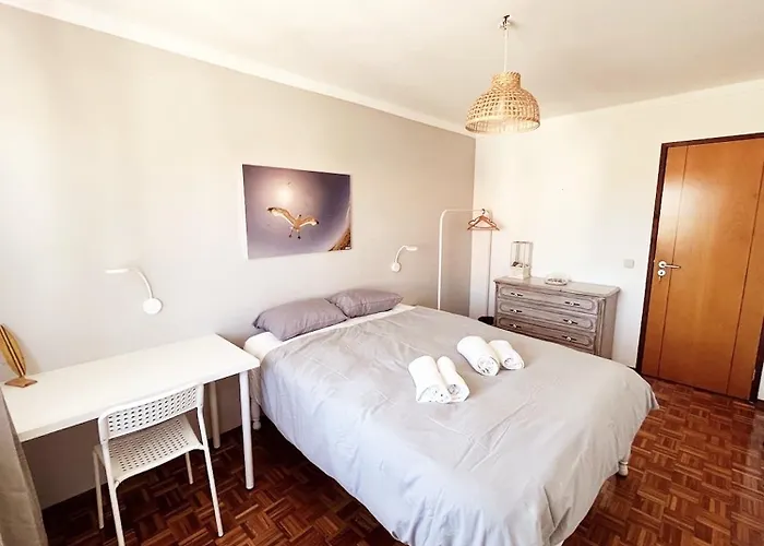 Sandycamps Surf House בליאל