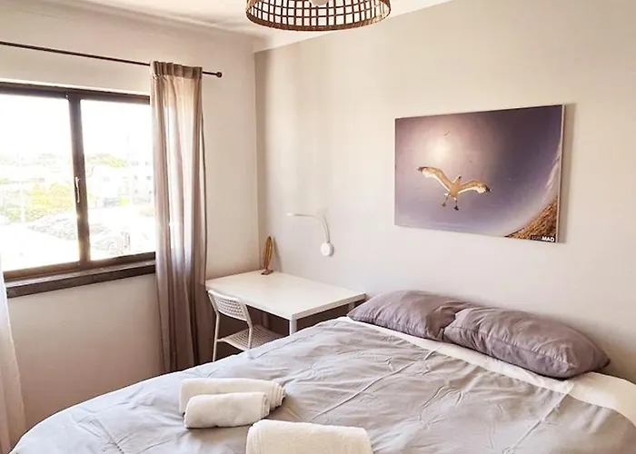 Sandycamps Surf House בית הארחה *