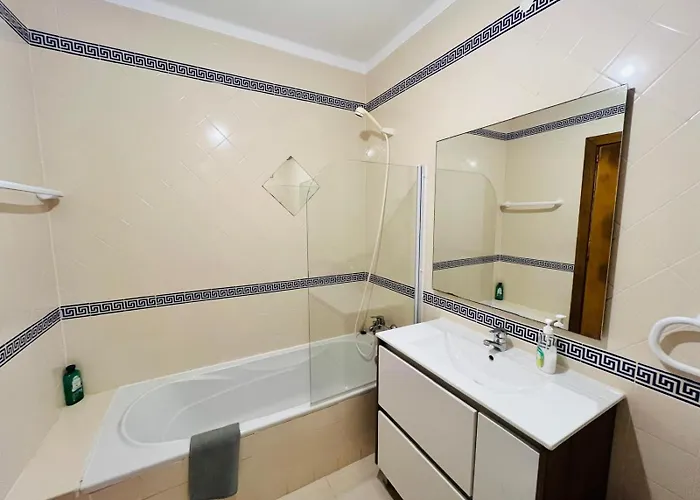 Sandycamps Surf House בית הארחה בליאל