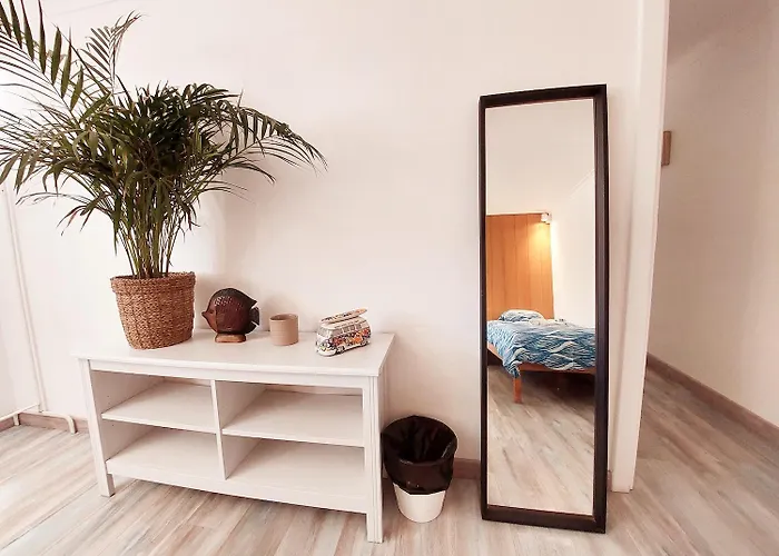 בית הארחה Sandycamps Surf House בליאל