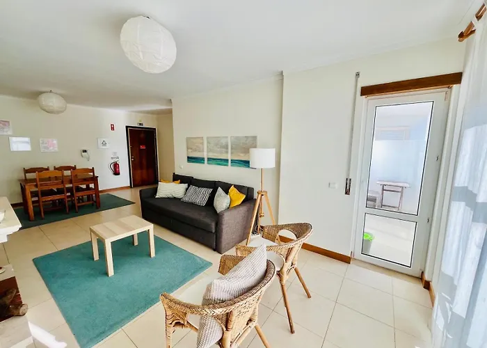 Sandycamps Surf House בליאל