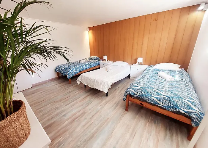 Sandycamps Surf House * בליאל