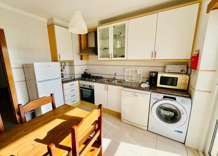 Sandycamps Surf House בית הארחה